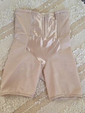 Miraclesuit Beige Shaping Garment - Smooth Control High Rise Ribcage Medium